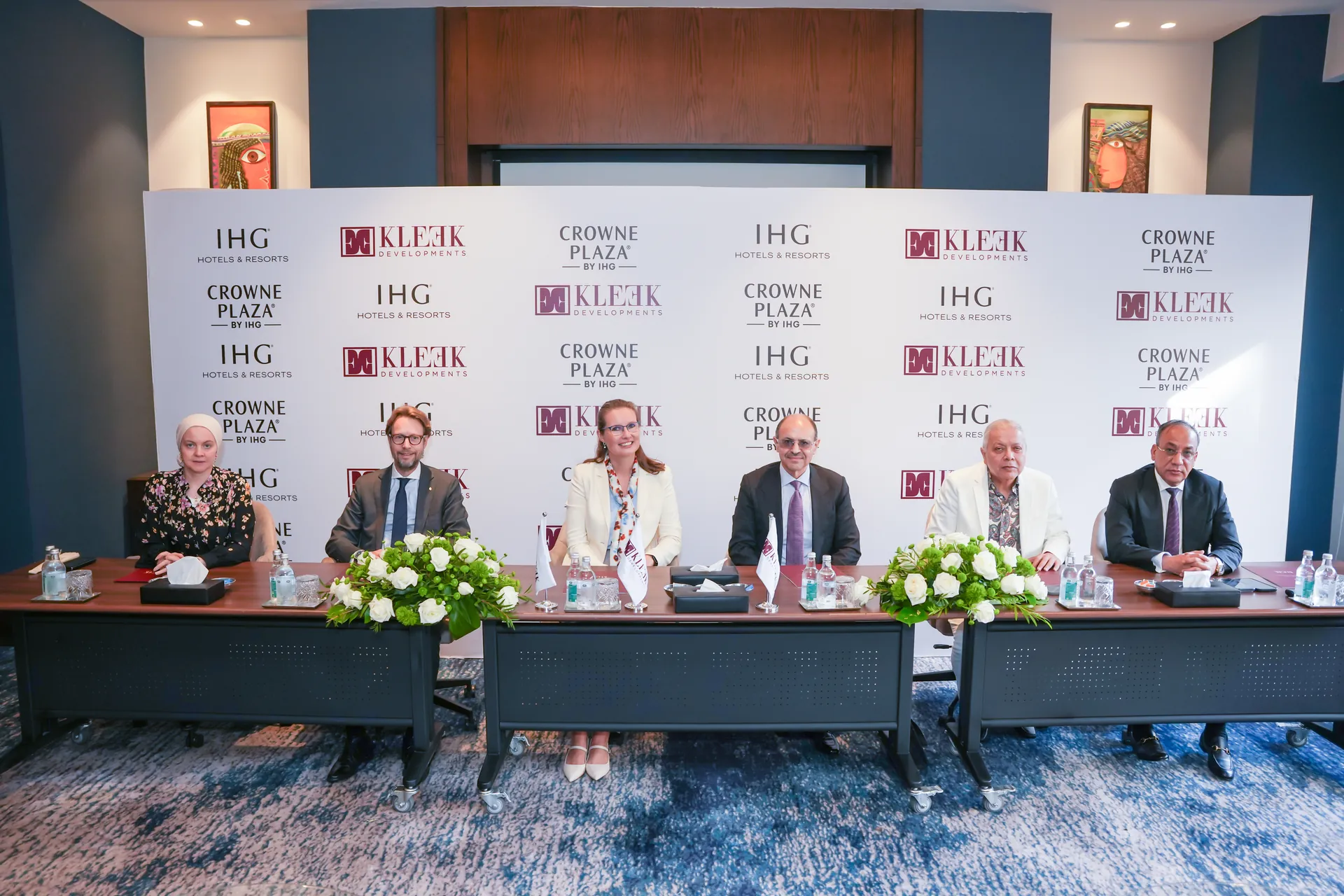 kleek ihg crowne plaza signing ceremony 02 signing table wide view