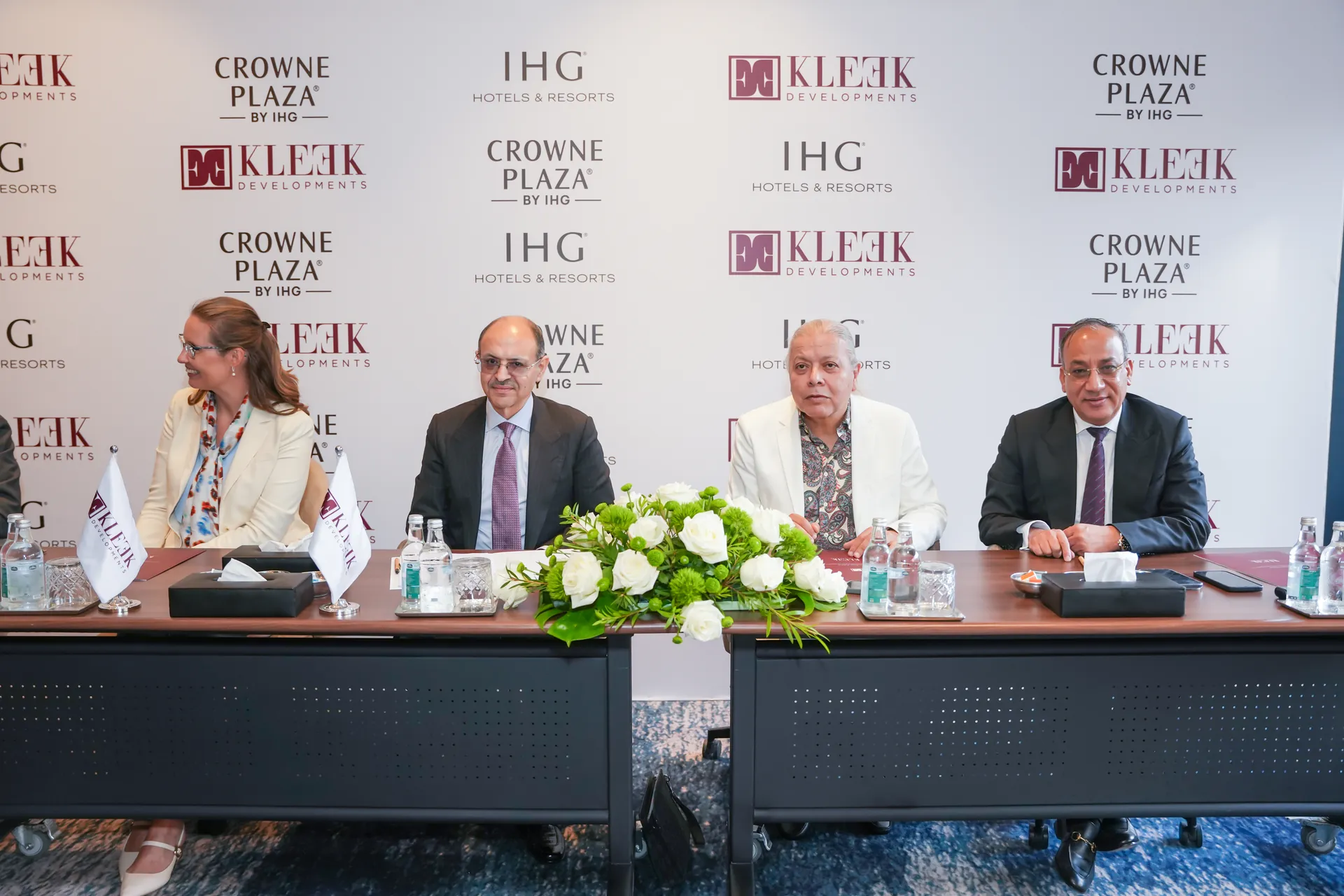 kleek ihg crowne plaza signing ceremony 03 signing panel