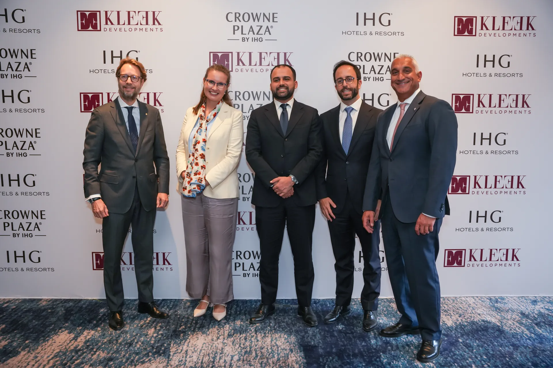 kleek ihg crowne plaza signing ceremony 19 ihg team group photo